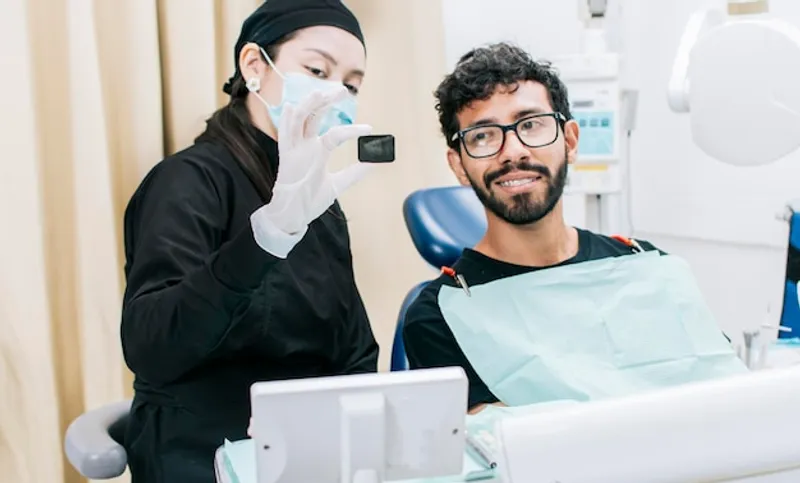 dentista especialista en implantes ofrece soluciones avanzadas para tu sonrisa